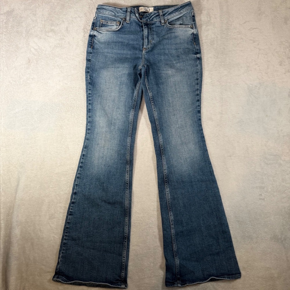 We The Free Free People Flare Jeans Medium Wash Denim Blue Size 30‎ Mid Rise